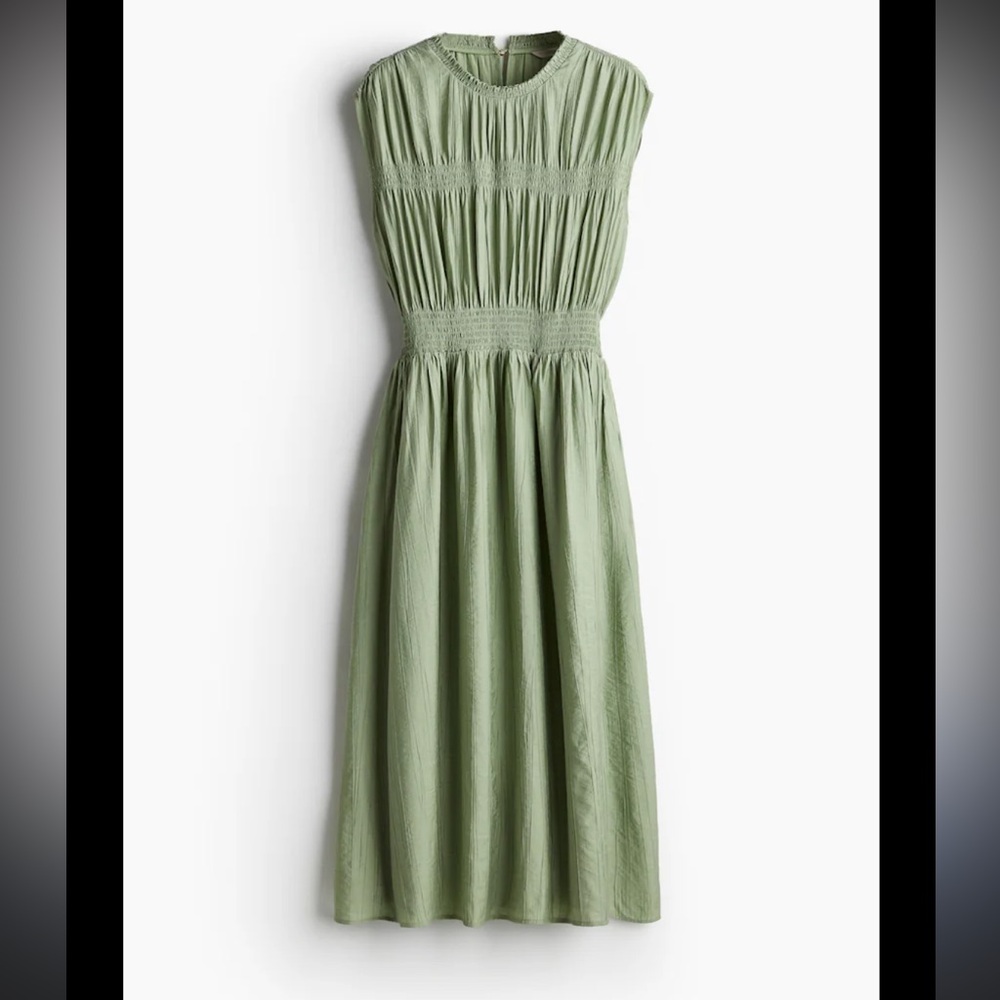 Smocked detailed dress